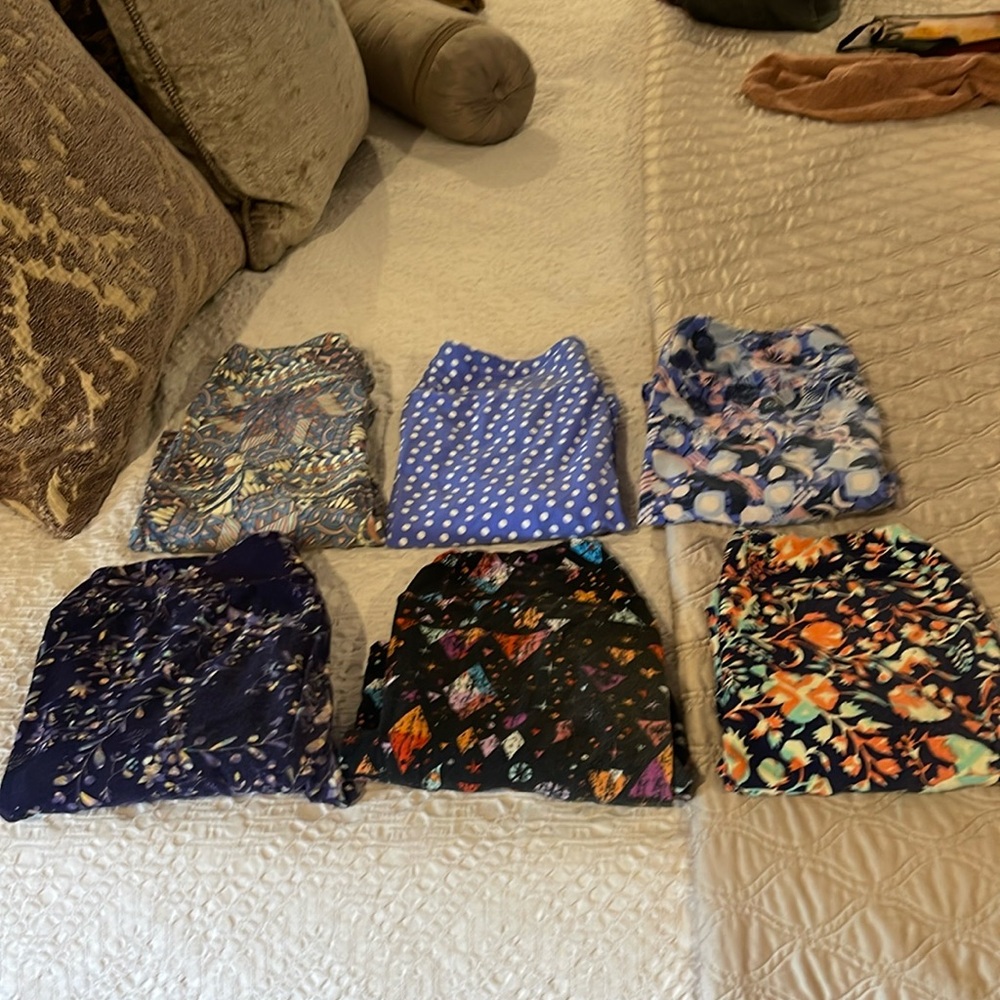 6 LULAROE leggings . Various patterns!